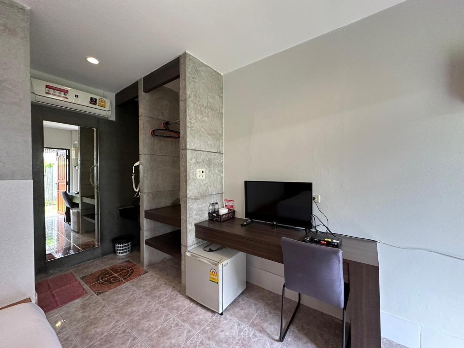 Baan Ma Feung Guesthouse Kanchanaburi Ngoại thất bức ảnh