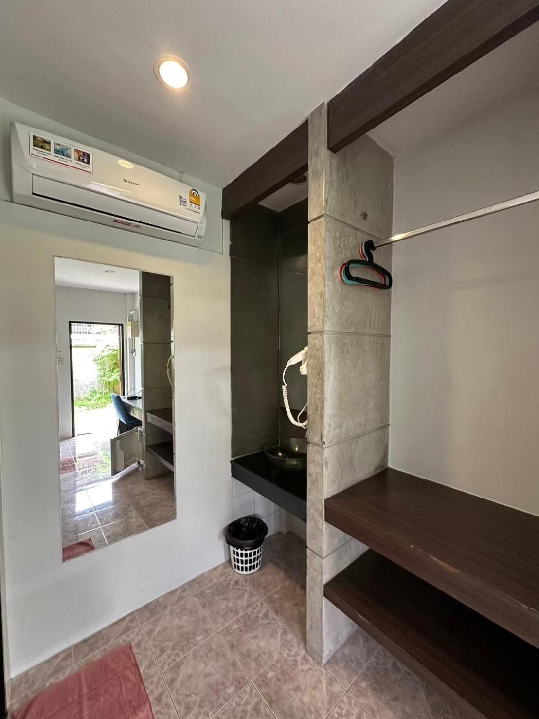 Baan Ma Feung Guesthouse Kanchanaburi Ngoại thất bức ảnh