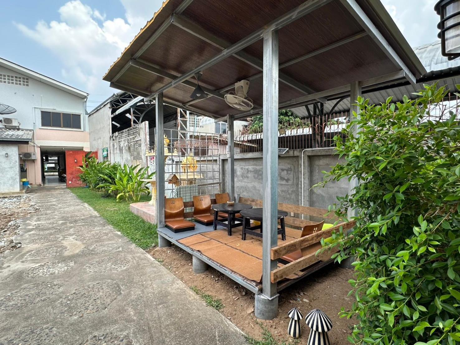 Baan Ma Feung Guesthouse Kanchanaburi Ngoại thất bức ảnh
