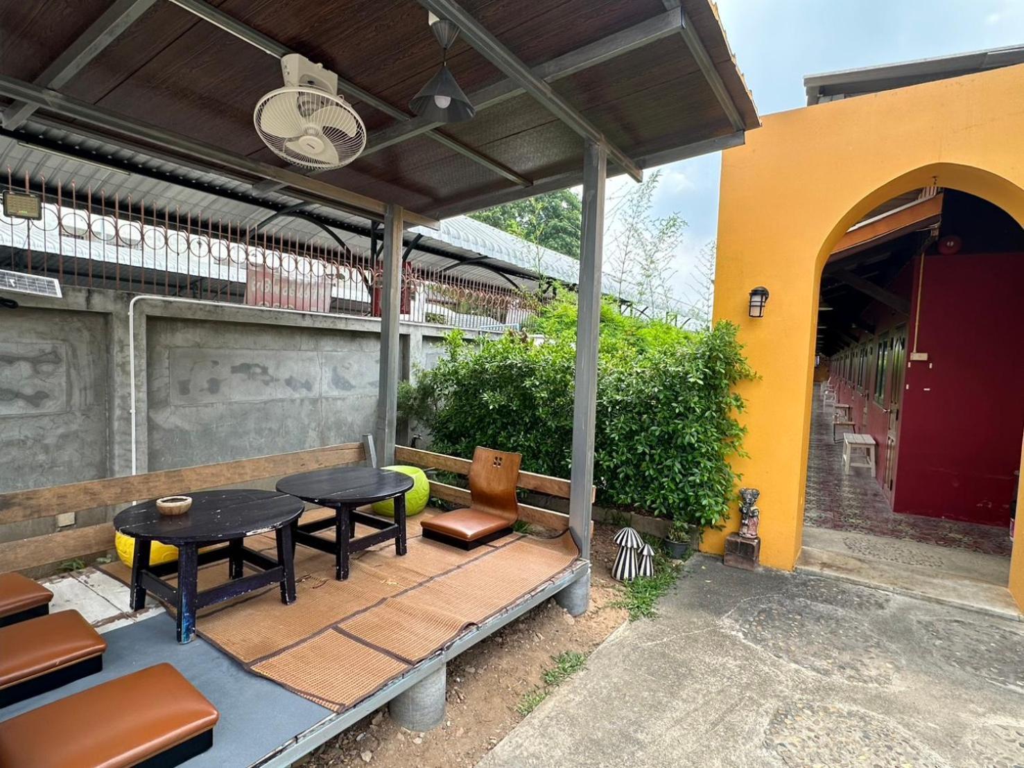 Baan Ma Feung Guesthouse Kanchanaburi Ngoại thất bức ảnh