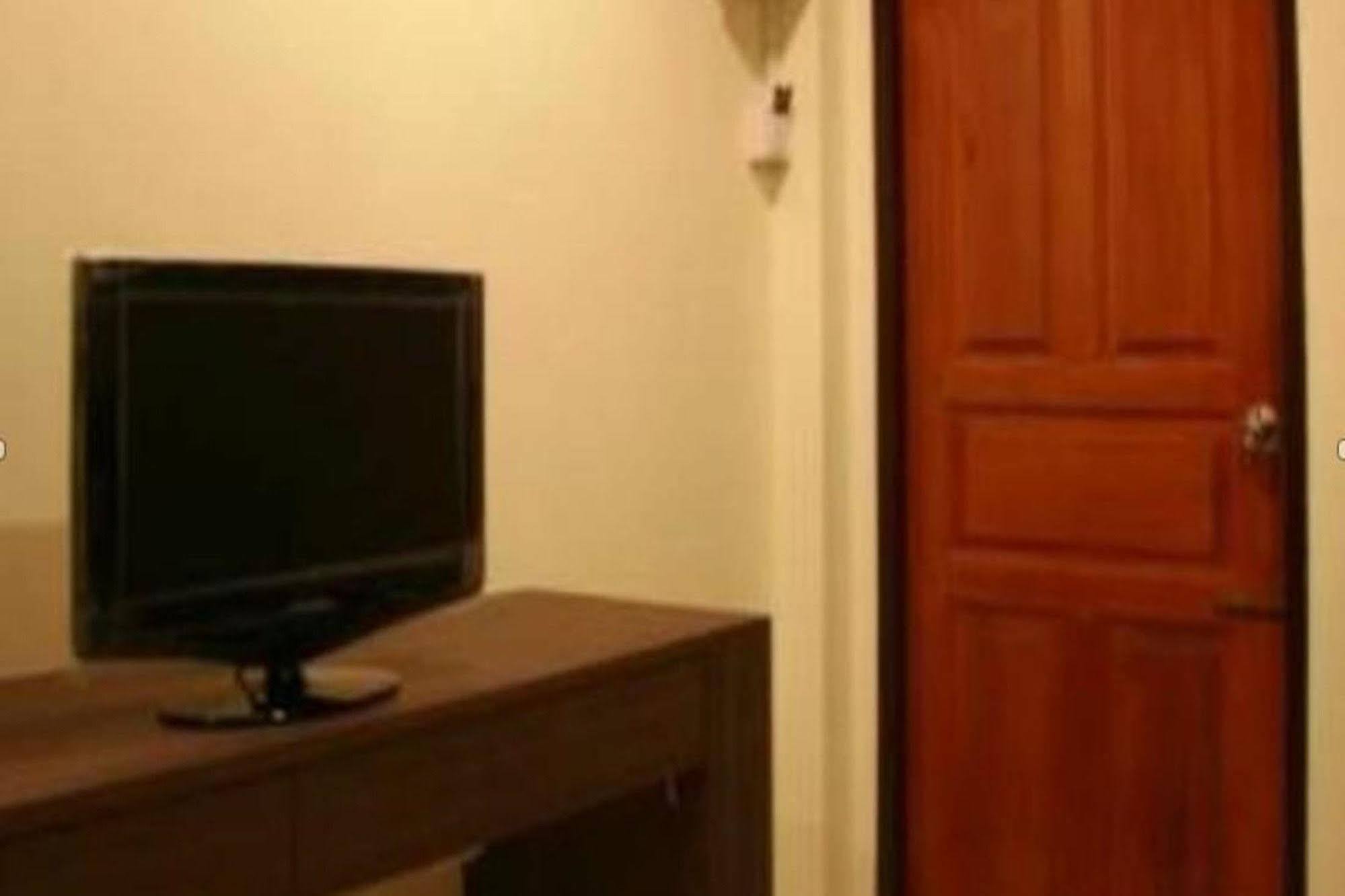 Baan Ma Feung Guesthouse Kanchanaburi Ngoại thất bức ảnh