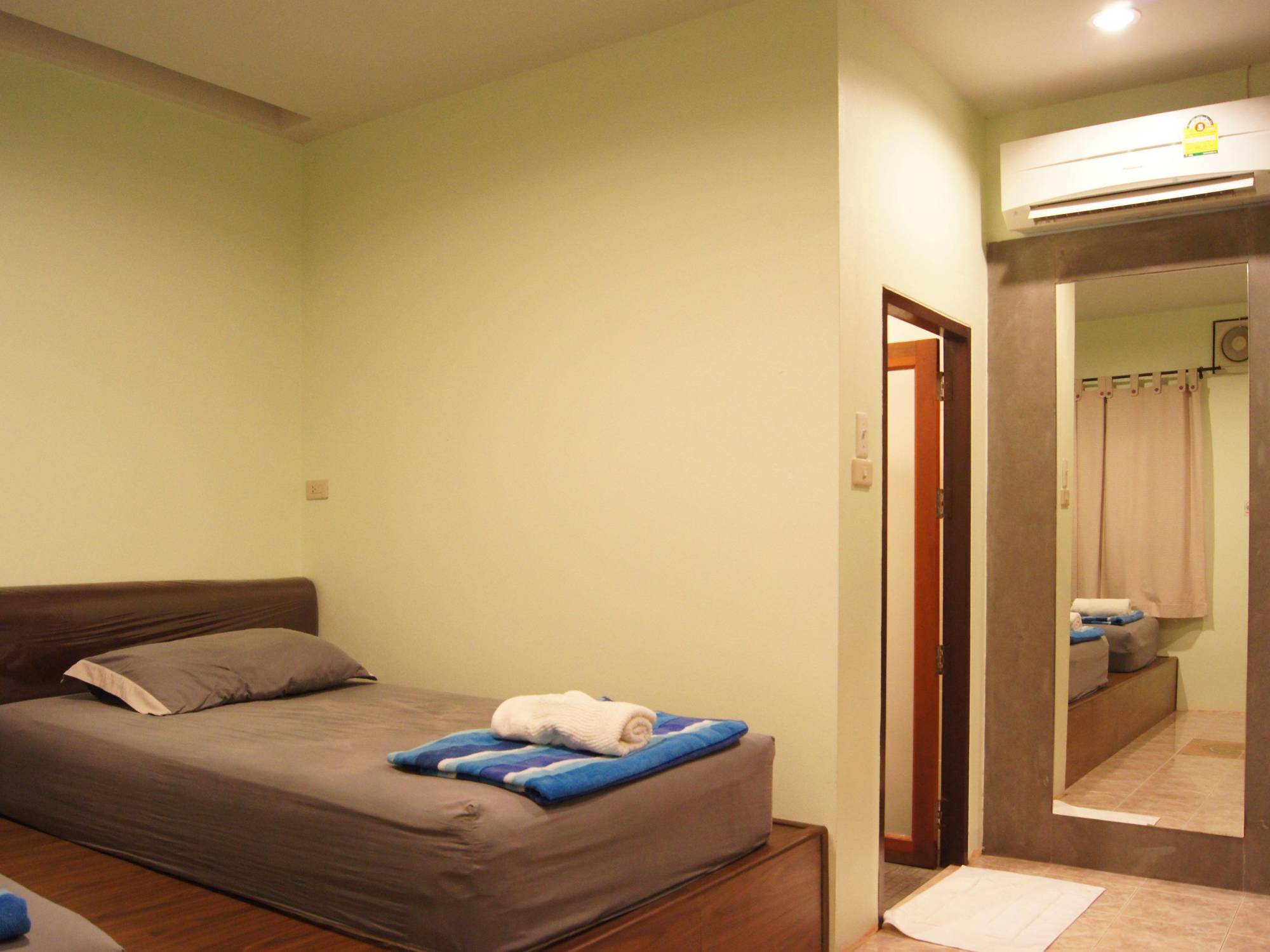 Baan Ma Feung Guesthouse Kanchanaburi Ngoại thất bức ảnh