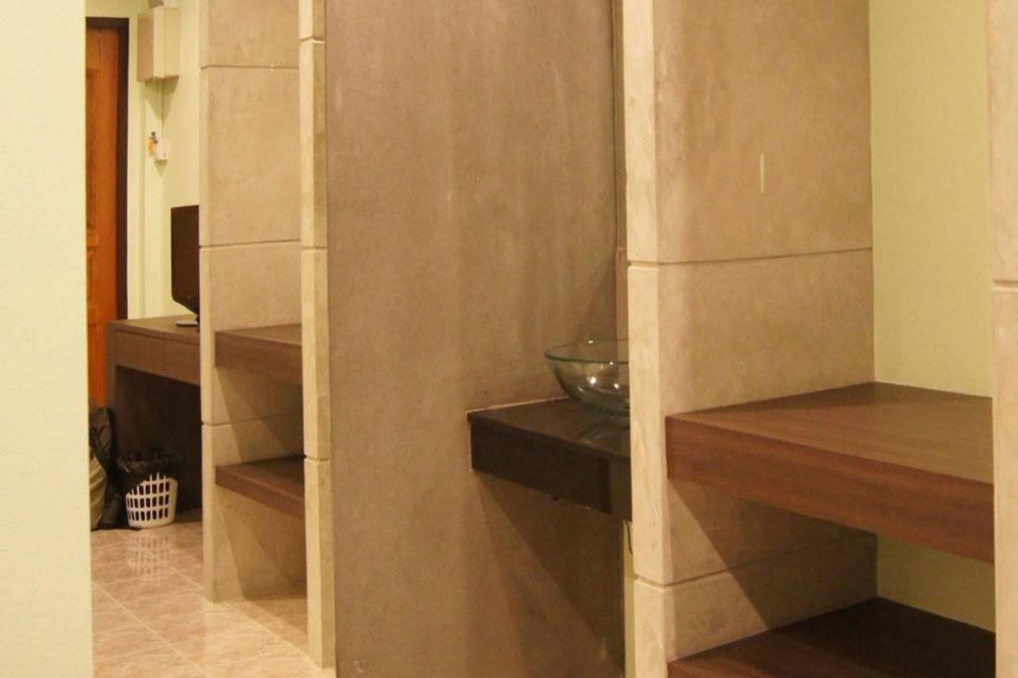 Baan Ma Feung Guesthouse Kanchanaburi Ngoại thất bức ảnh