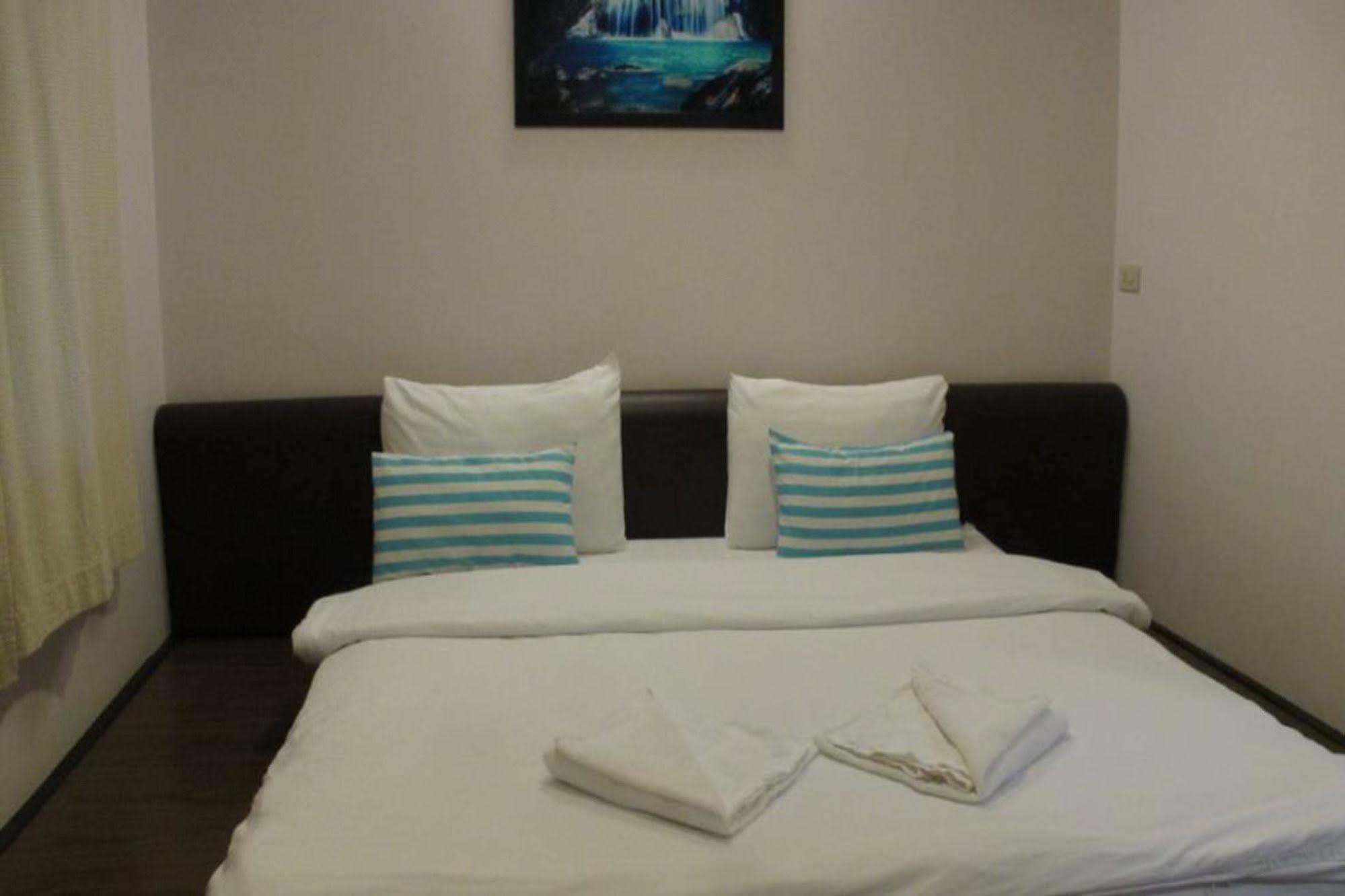 Baan Ma Feung Guesthouse Kanchanaburi Ngoại thất bức ảnh