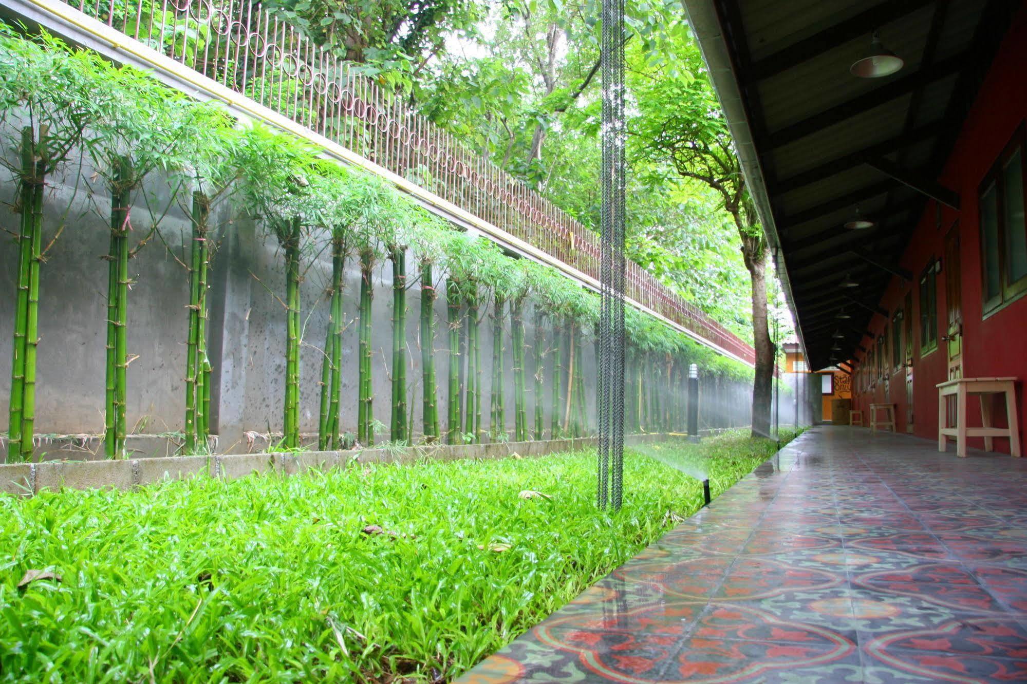 Baan Ma Feung Guesthouse Kanchanaburi Ngoại thất bức ảnh