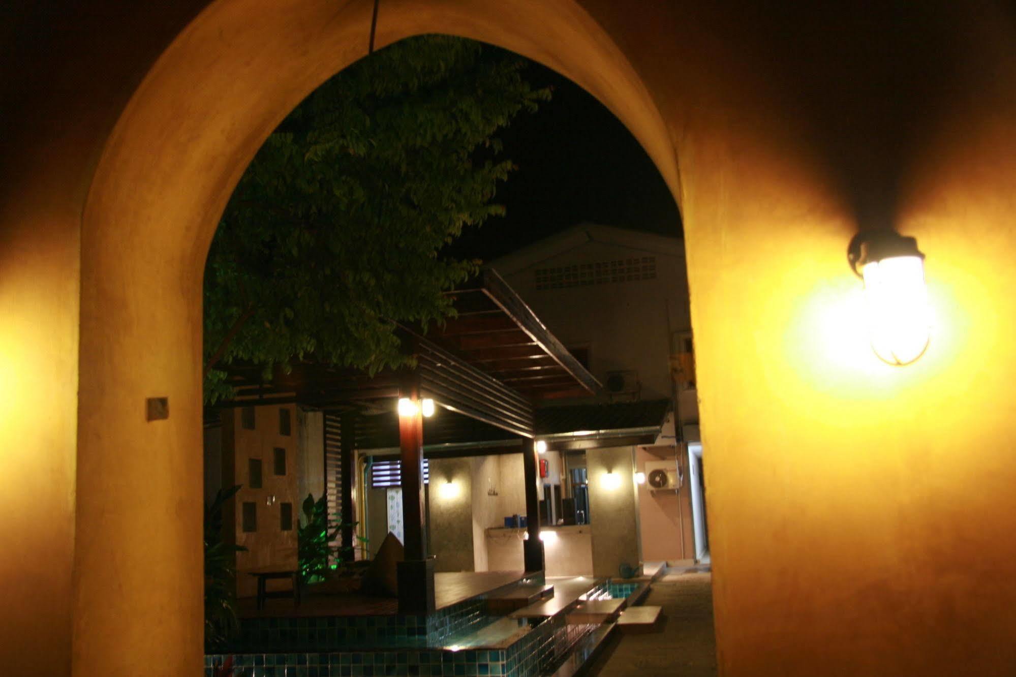 Baan Ma Feung Guesthouse Kanchanaburi Ngoại thất bức ảnh